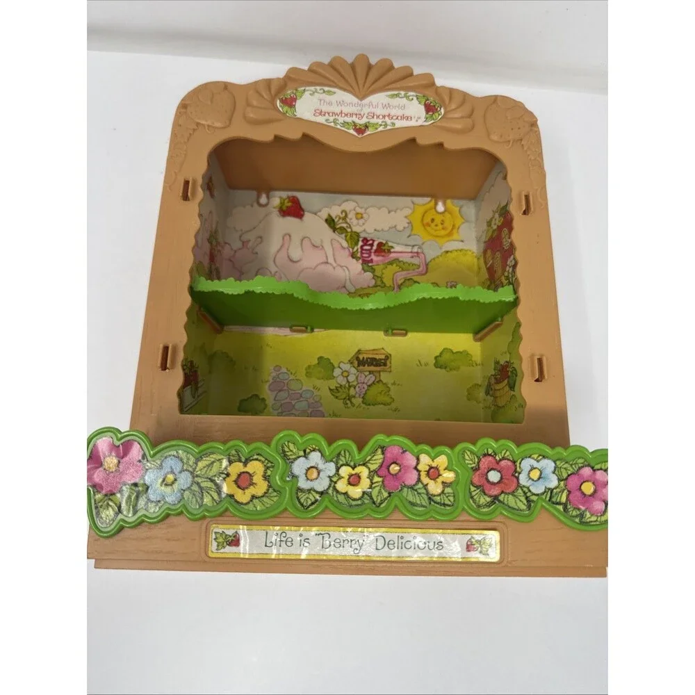 VTG 1981 Wonderful World of Strawberry Shortcake Display Case Cabinet NO DOORS